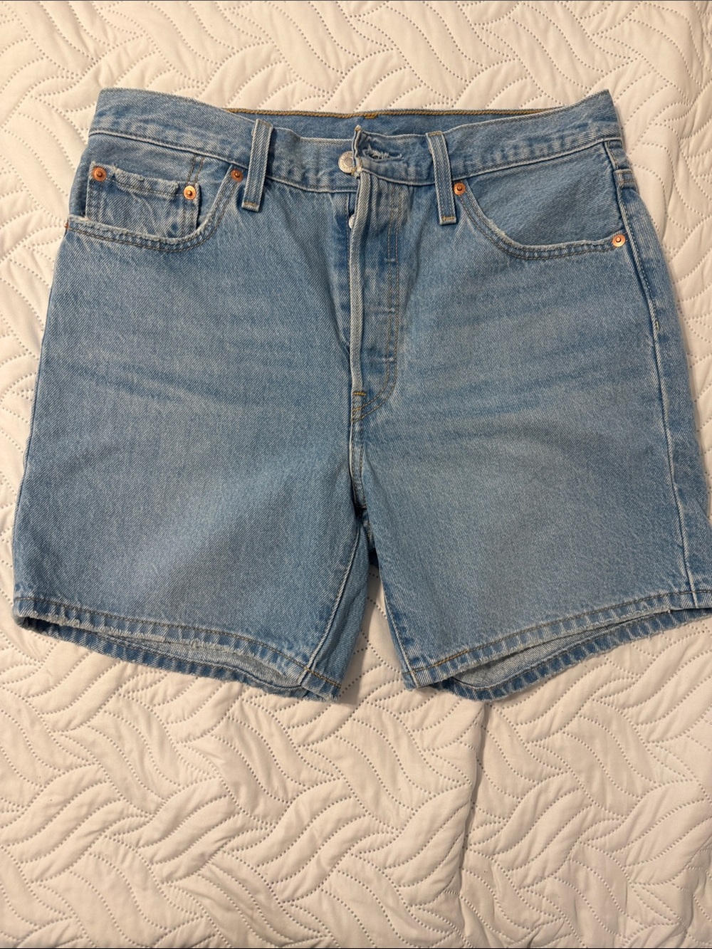 Levis 501 MID THIGH SHORT